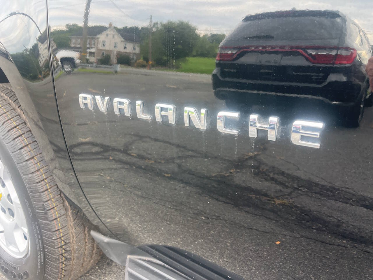 Used 2011 Chevrolet Avalanche LS w/ Convenience Package AWD/4WD image 16