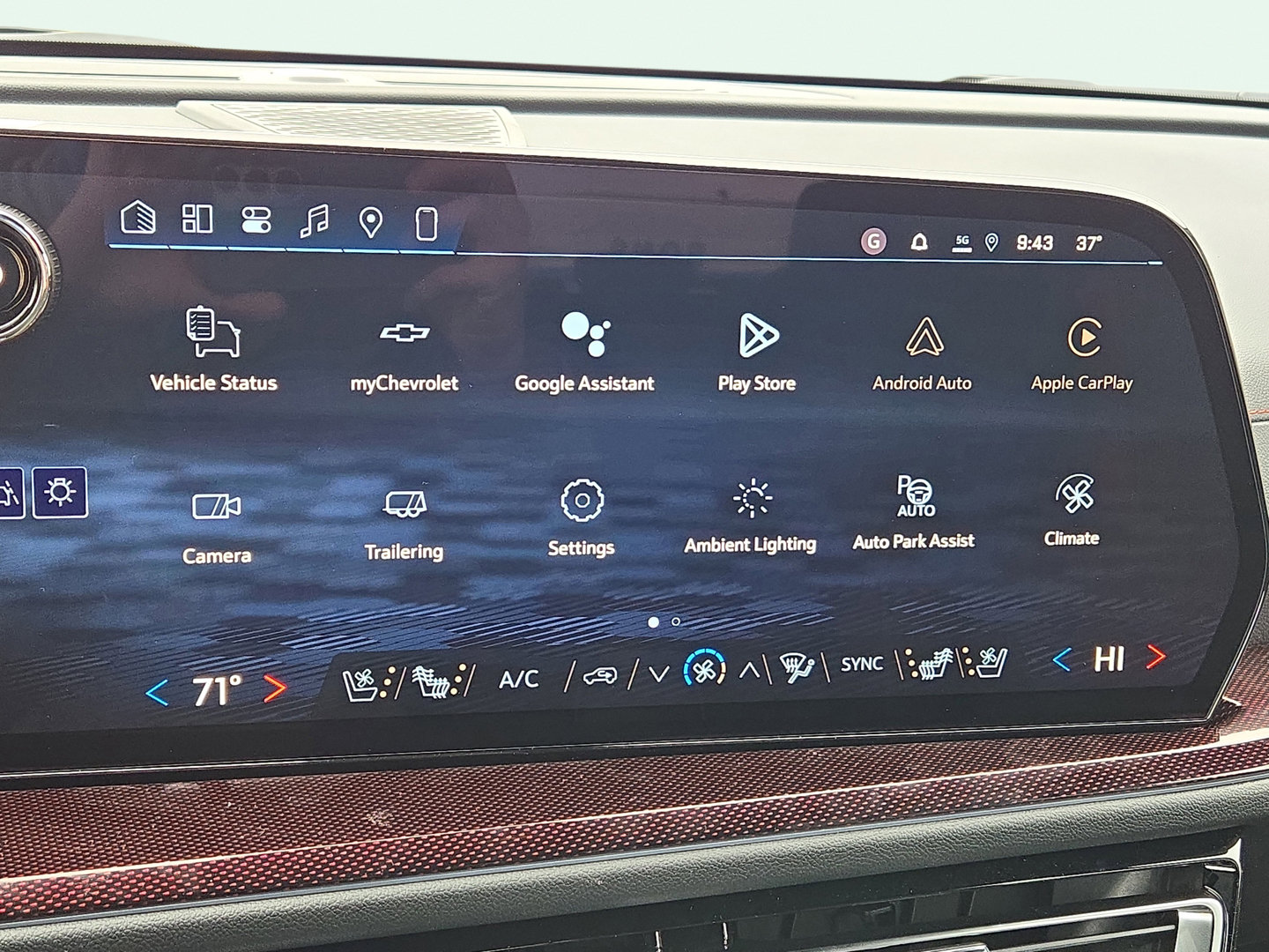 New 2026 Chevrolet Traverse RS w/ LPO, Floor Liner Package FWD image 18