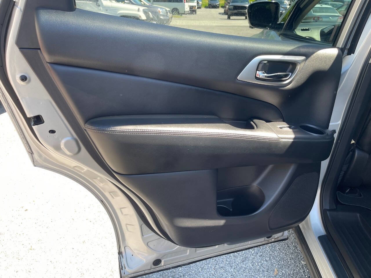 Used 2017 Nissan Pathfinder Platinum FWD image 22
