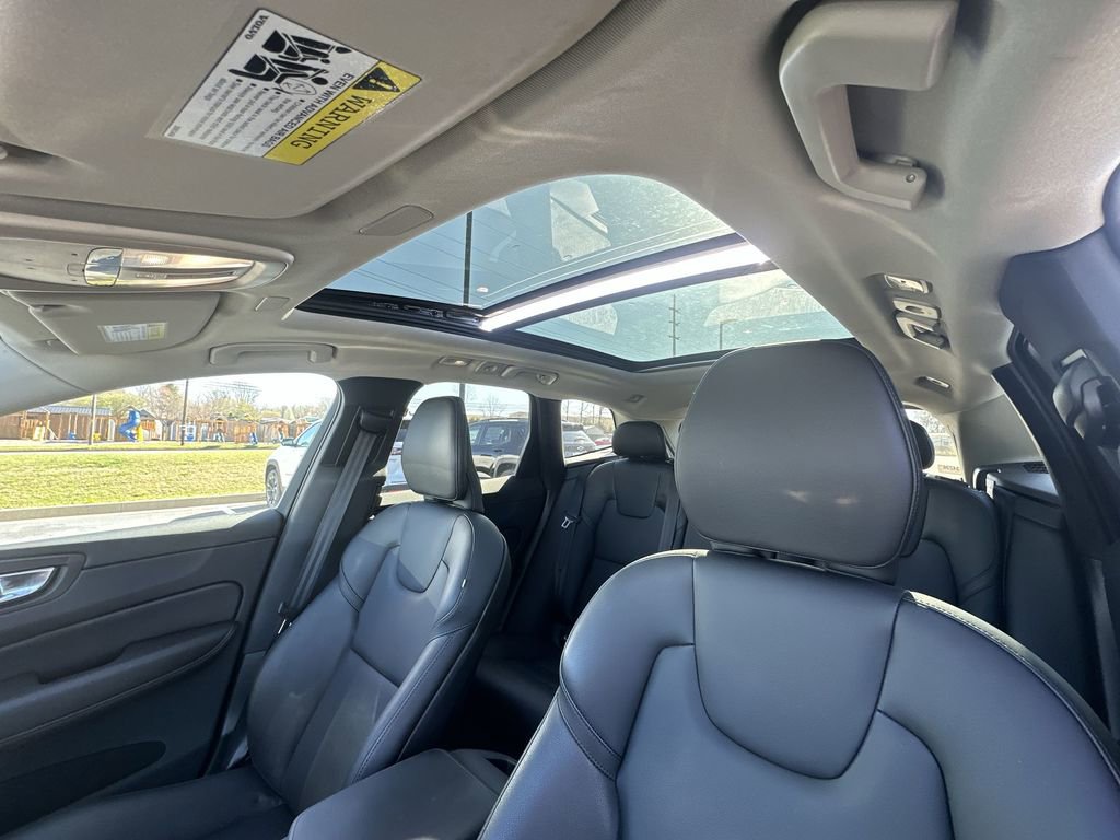 Used 2025 Volvo XC60 B5 Core AWD/4WD image 22