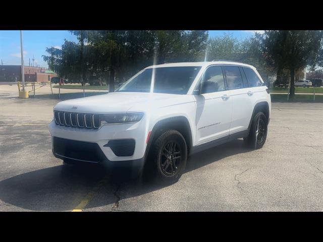 Used 2023 Jeep Grand Cherokee Laredo w/ Trailer Tow Prep Group (B) AWD/4WD image 28