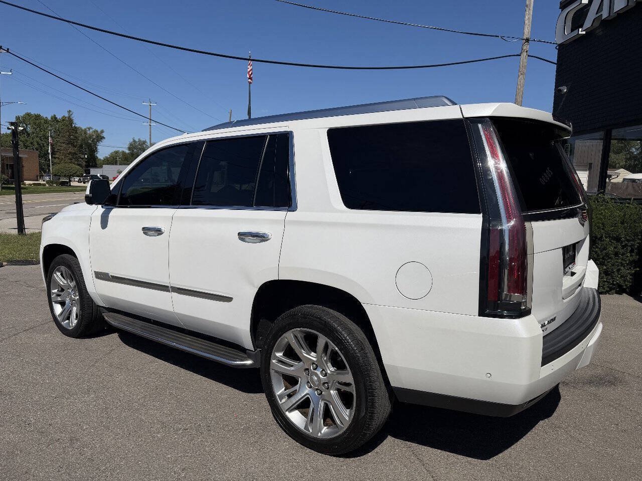 Used 2018 Cadillac Escalade Luxury AWD/4WD image 7