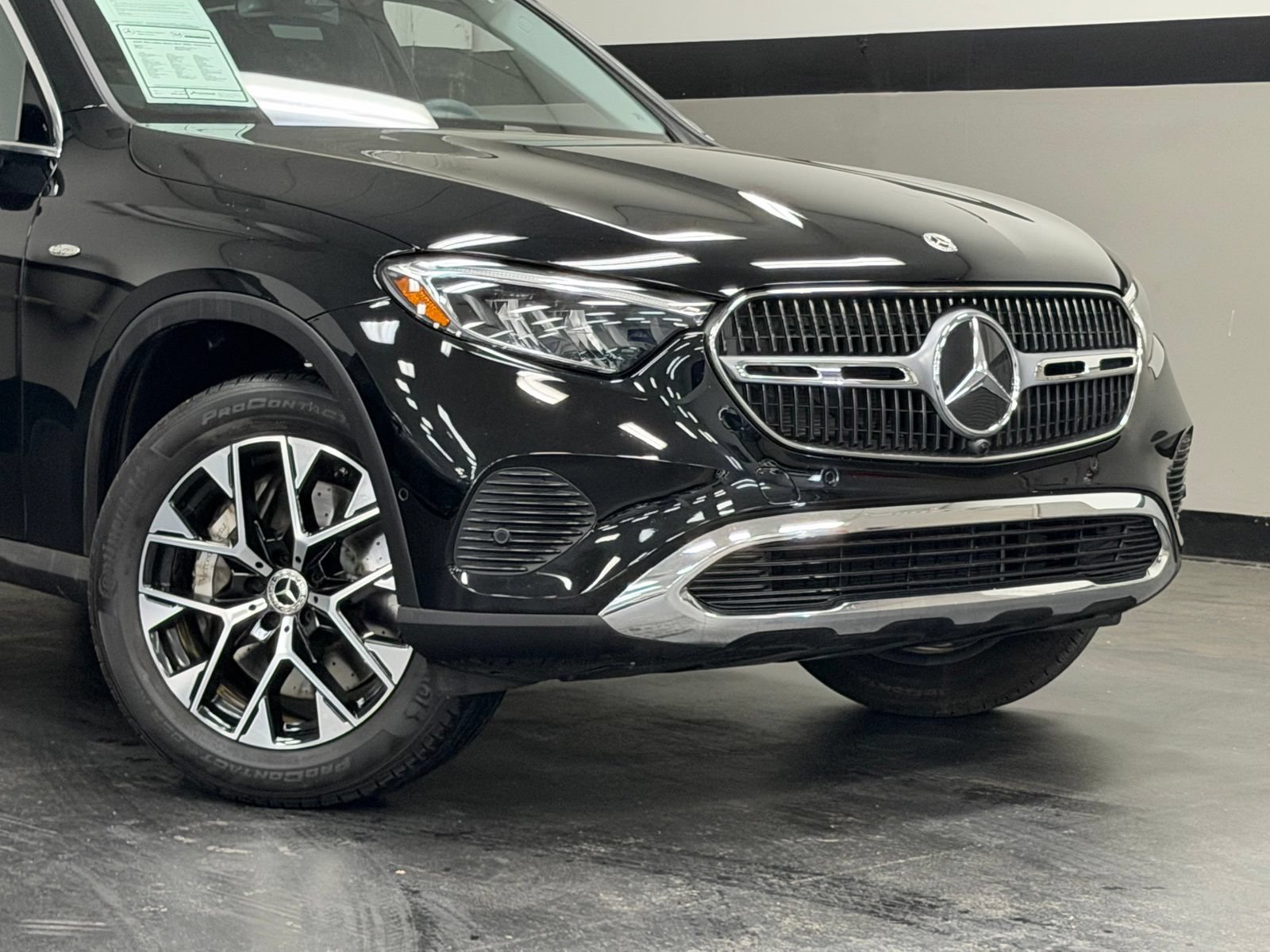 Used 2025 Mercedes-Benz GLC 350e 4MATIC image 3