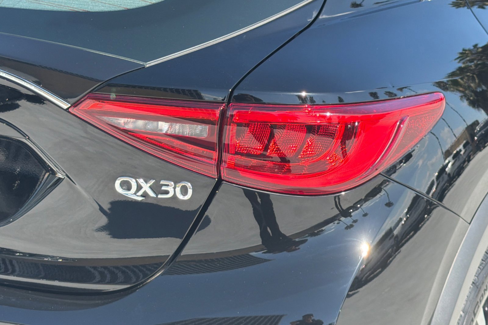 Used 2018 INFINITI QX30 AWD w/ Cargo Package image 26