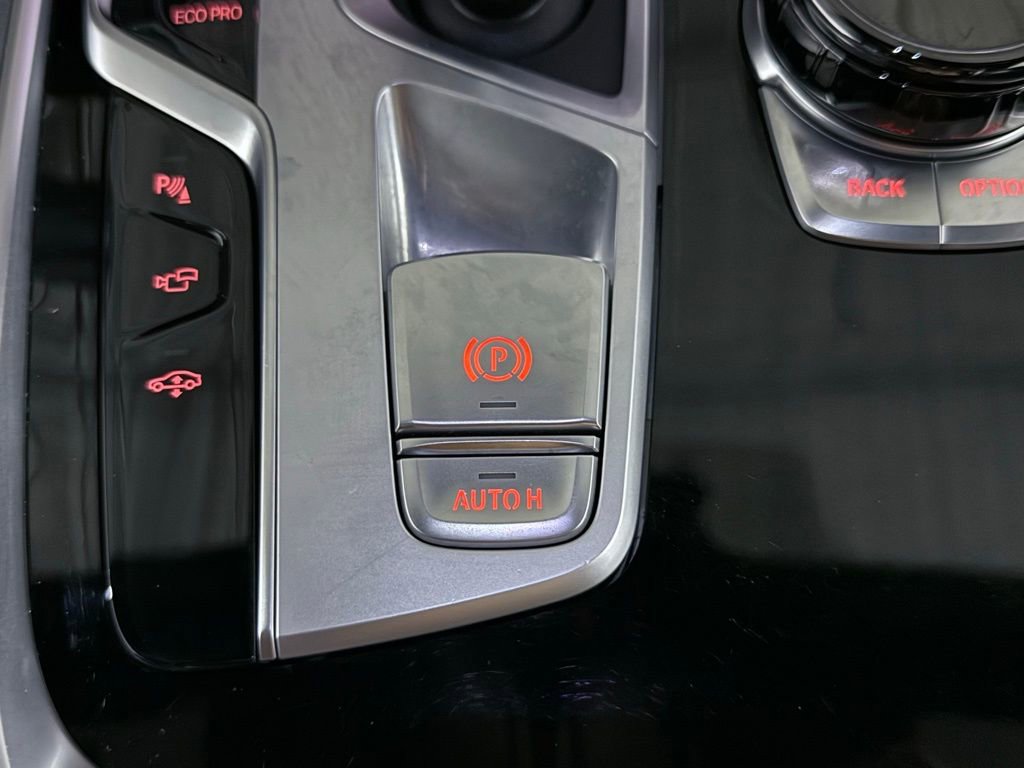 Used 2022 BMW 750i xDrive w/ Luxury Rear Seating Package image 37