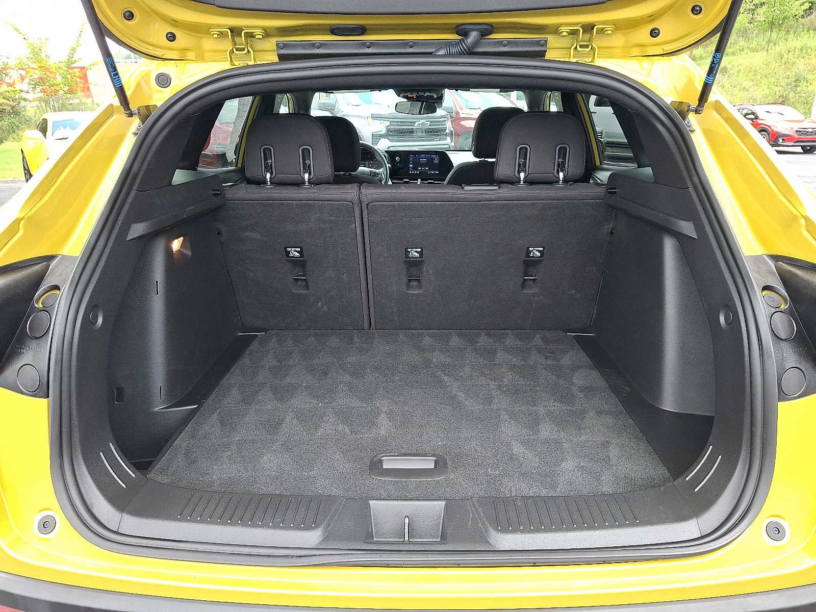 Used 2024 Chevrolet Trax RS w/ Sunroof Package FWD image 27