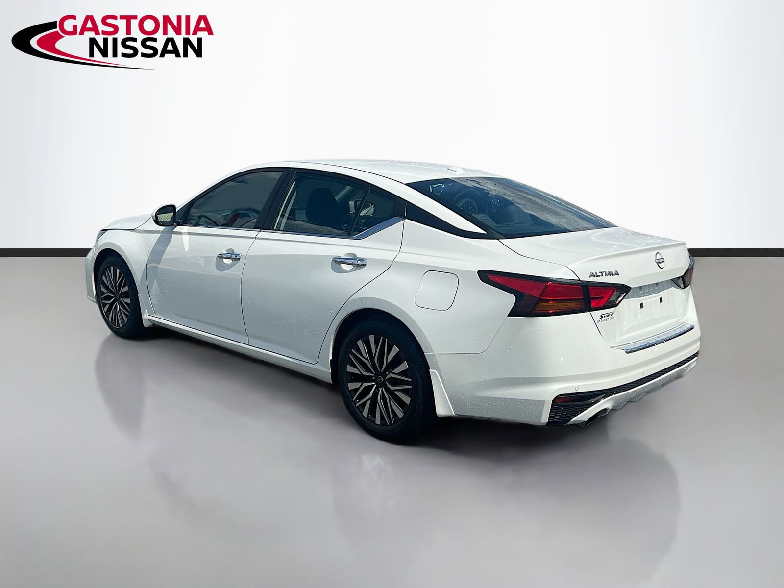 Used 2023 Nissan Altima 2.5 SV w/ SV Premium Package image 6