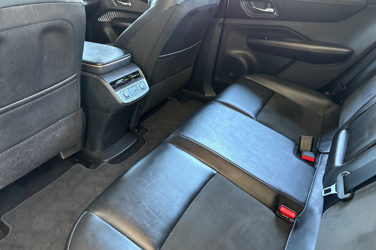 Certified 2024 Nissan Ariya AWD image 15