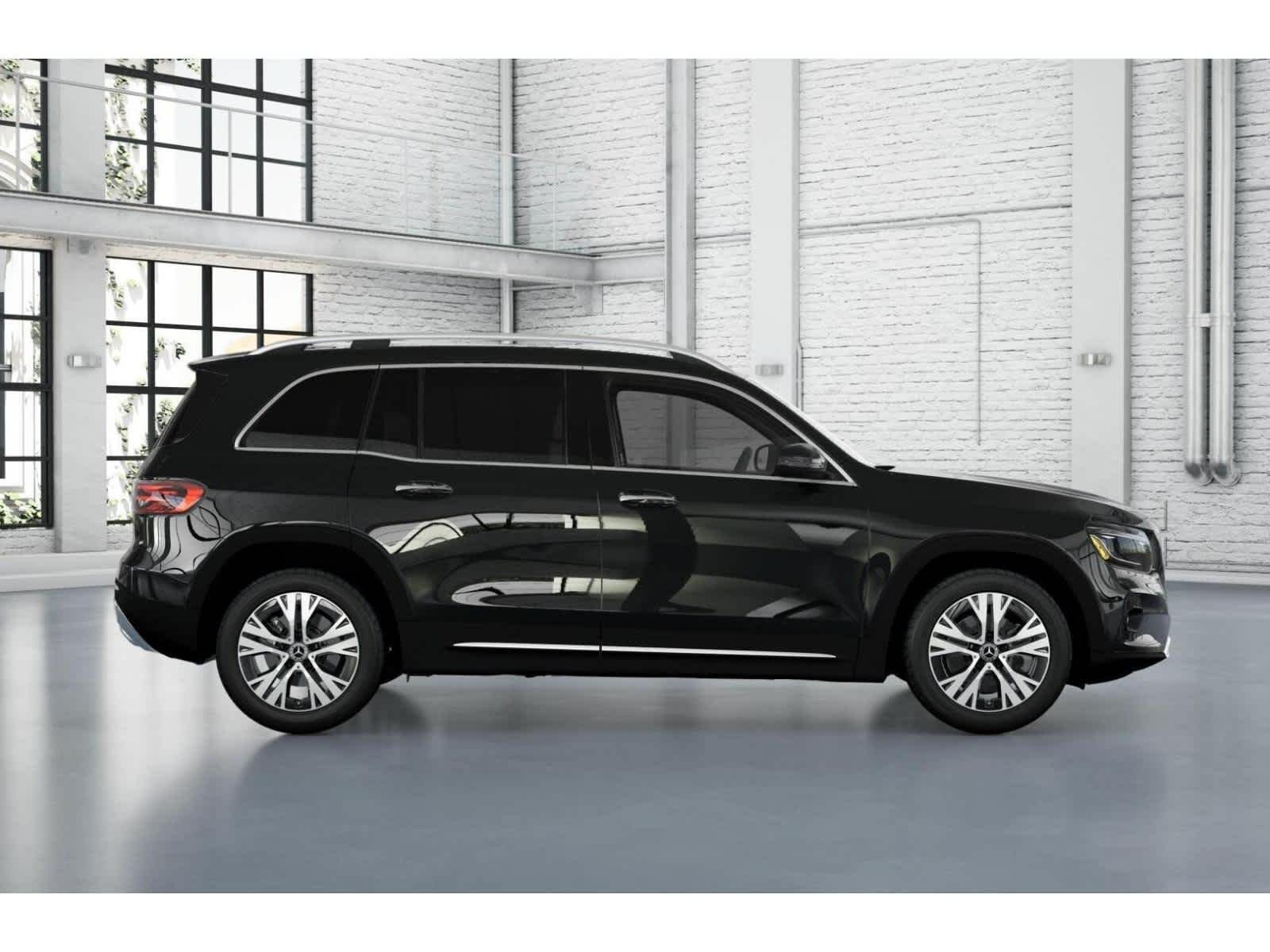 Used 2026 Mercedes-Benz GLB 250 4MATIC image 2