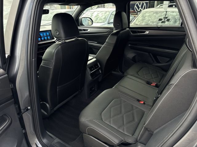 Certified 2024 Volkswagen Atlas Cross Sport SE w/ Black Wheel Package image 20