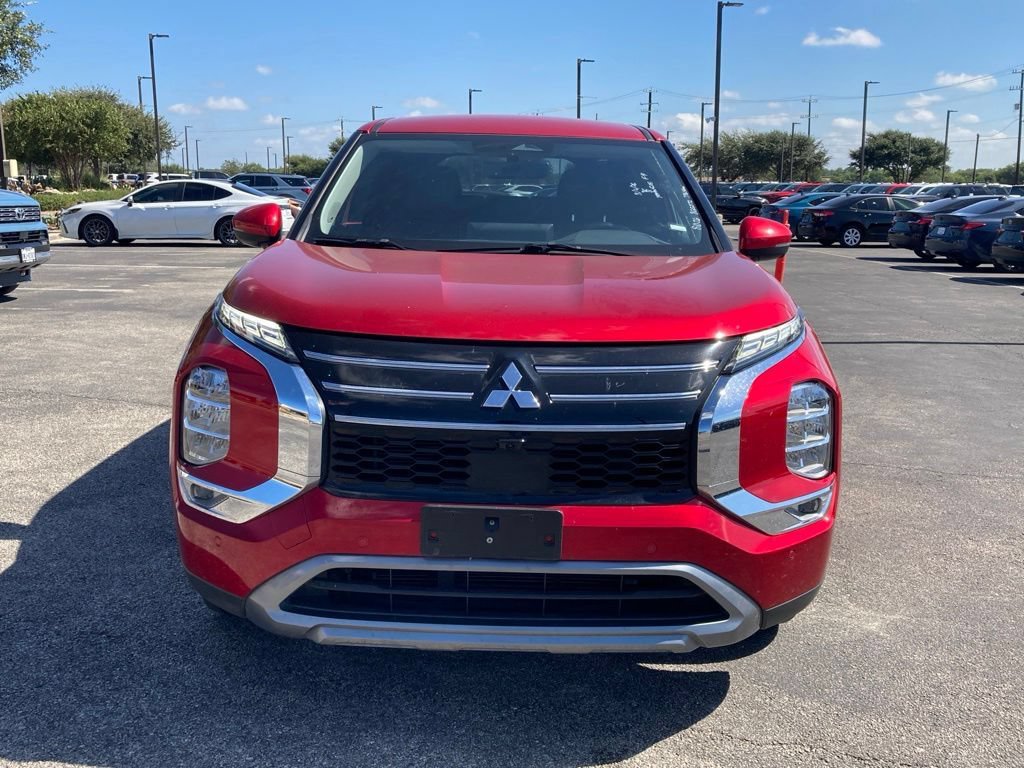 Used 2025 Mitsubishi Outlander SE FWD image 2