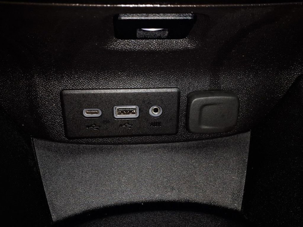 Used 2025 Chevrolet Malibu LS image 23