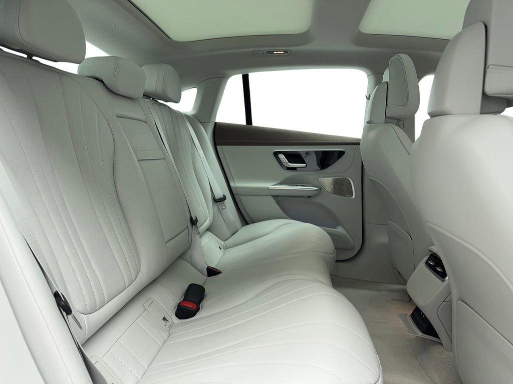 Used 2023 Mercedes-Benz EQE 500 4MATIC Sedan image 43