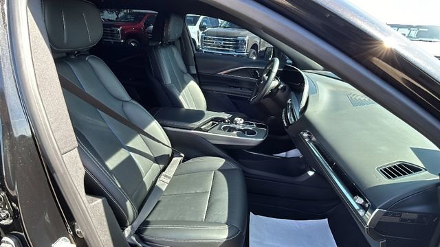 Used 2025 Cadillac Lyriq Luxury RWD image 11