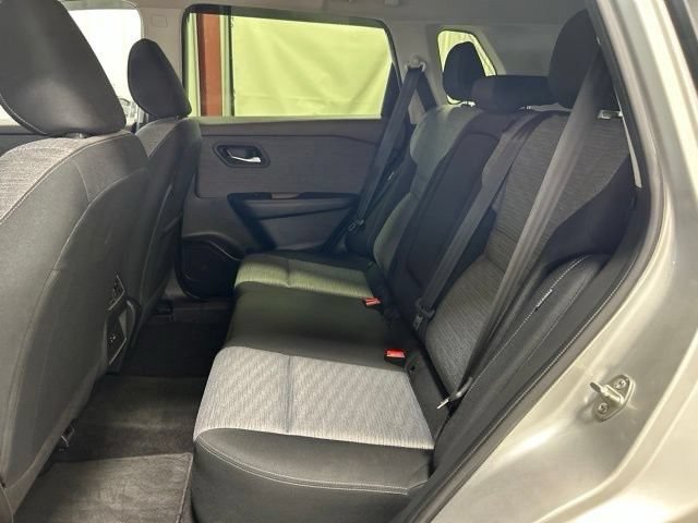Used 2023 Nissan Rogue SV AWD/4WD image 15