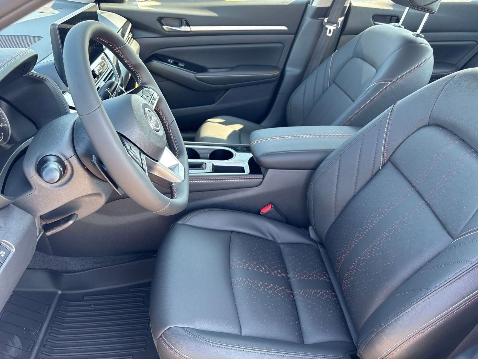 New 2025 Nissan Altima 2.5 SR w/ SR Premium Package FWD image 5