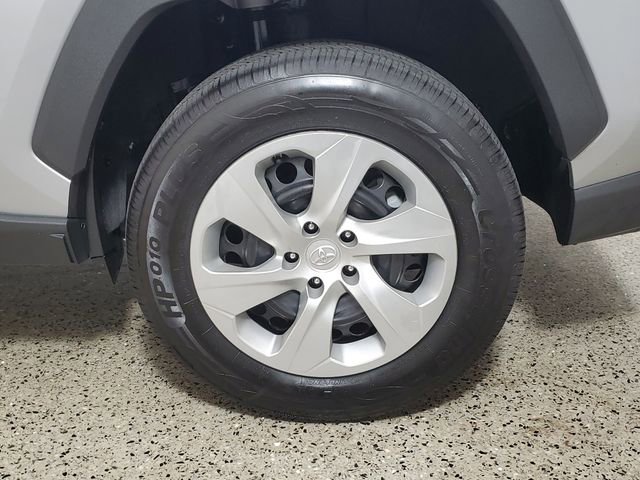 Used 2021 Toyota RAV4 LE image 8