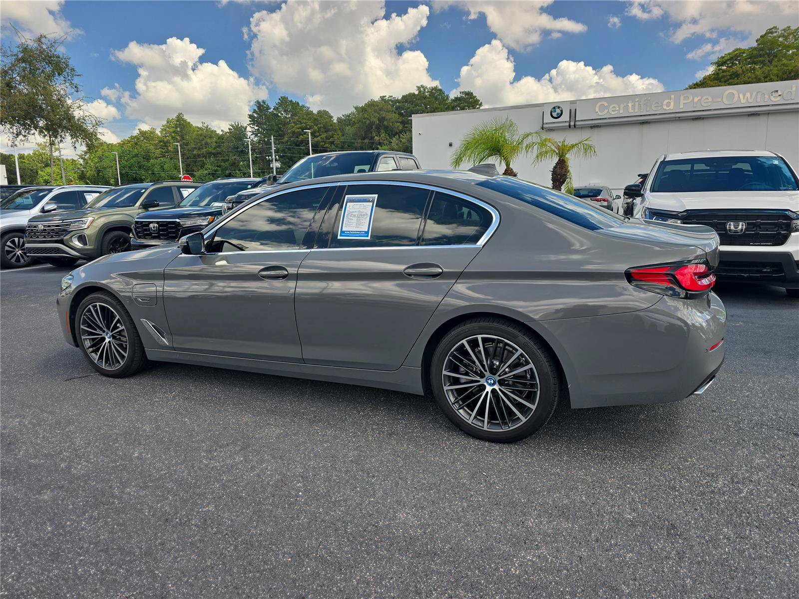 Used 2022 BMW 530e w/ Premium Package RWD image 5