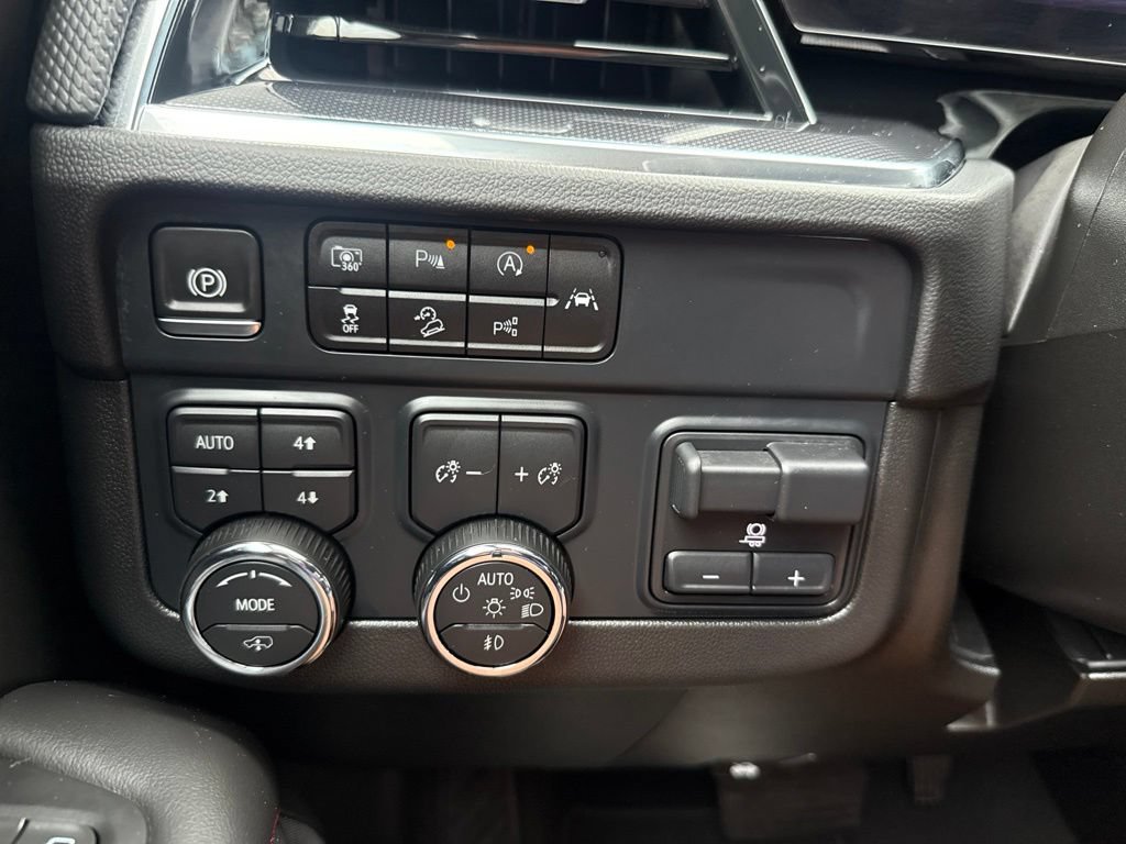 Used 2026 Chevrolet Suburban RST w/ Advanced Technology Package AWD/4WD image 21
