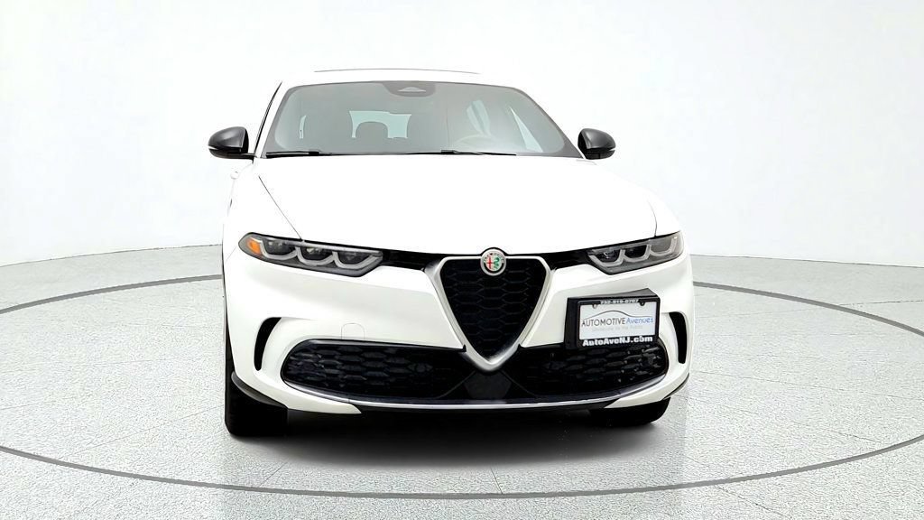 Used 2024 Alfa Romeo Tonale Ti AWD/4WD image 2