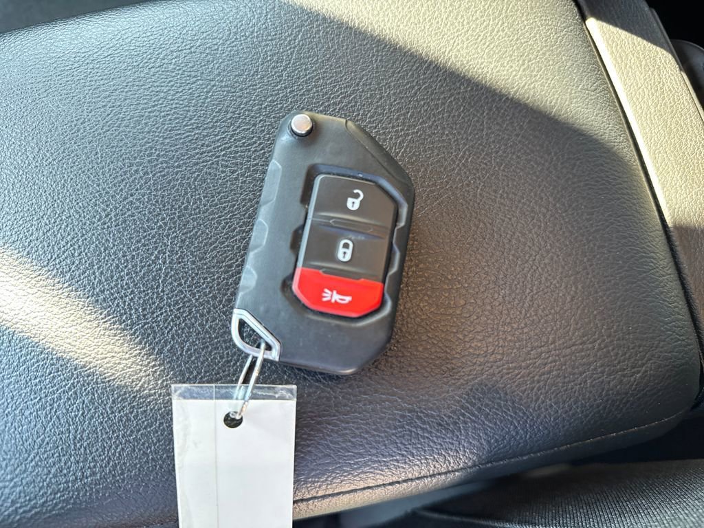 Used 2025 Jeep Wrangler Unlimited Rubicon image 34