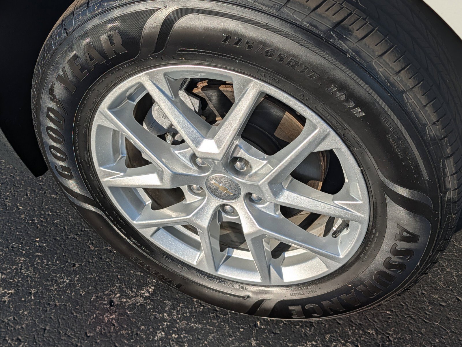 Used 2024 Chevrolet Equinox LT AWD/4WD image 16