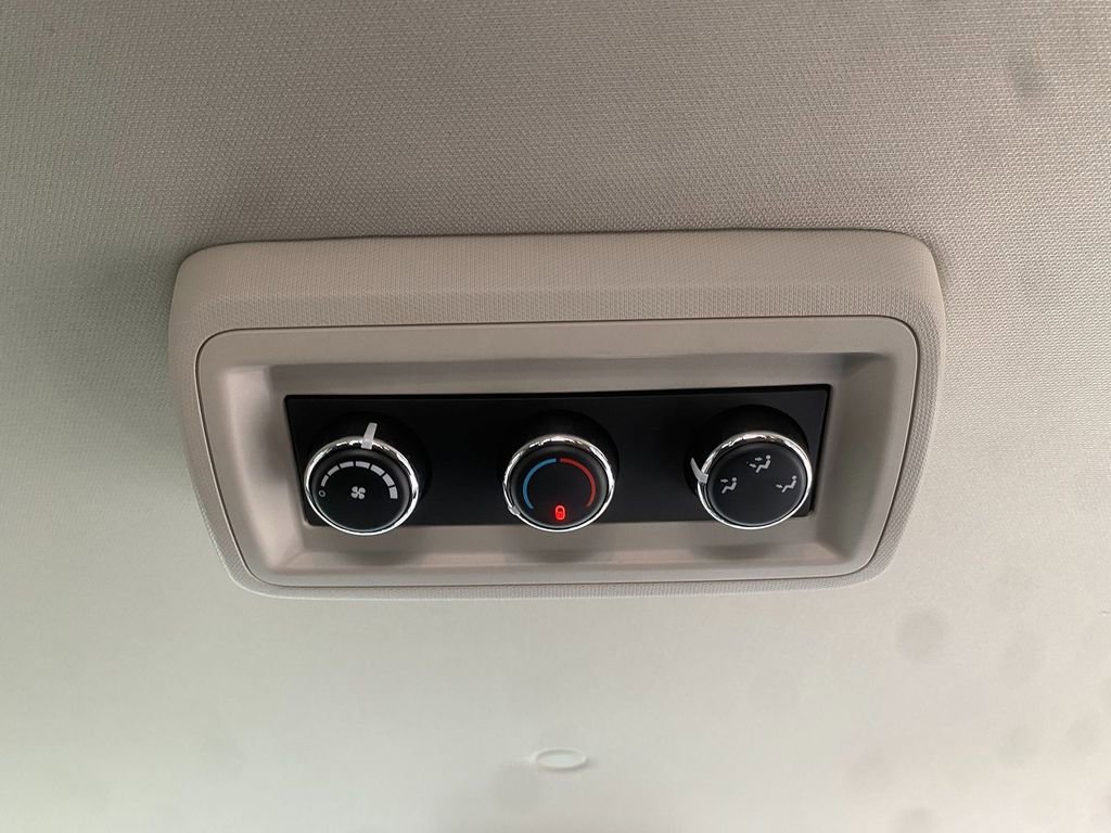 Used 2018 Dodge Grand Caravan SE w/ UConnect Hands-Free Group image 29