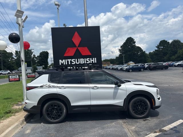 New 2025 Mitsubishi Outlander SE AWD/4WD image 4