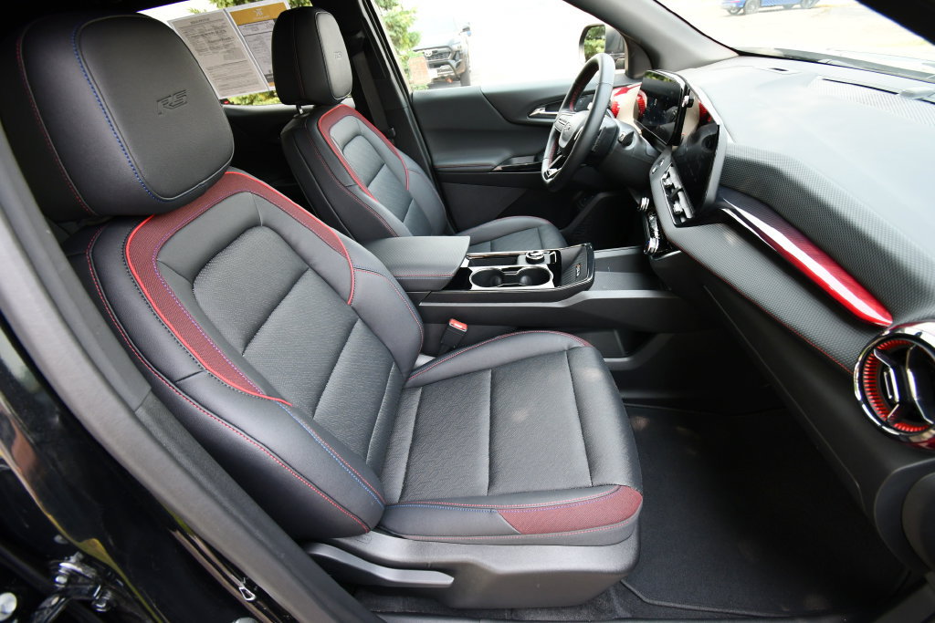 Used 2025 Chevrolet Equinox RS w/ Safety and Technology Package AWD/4WD image 18