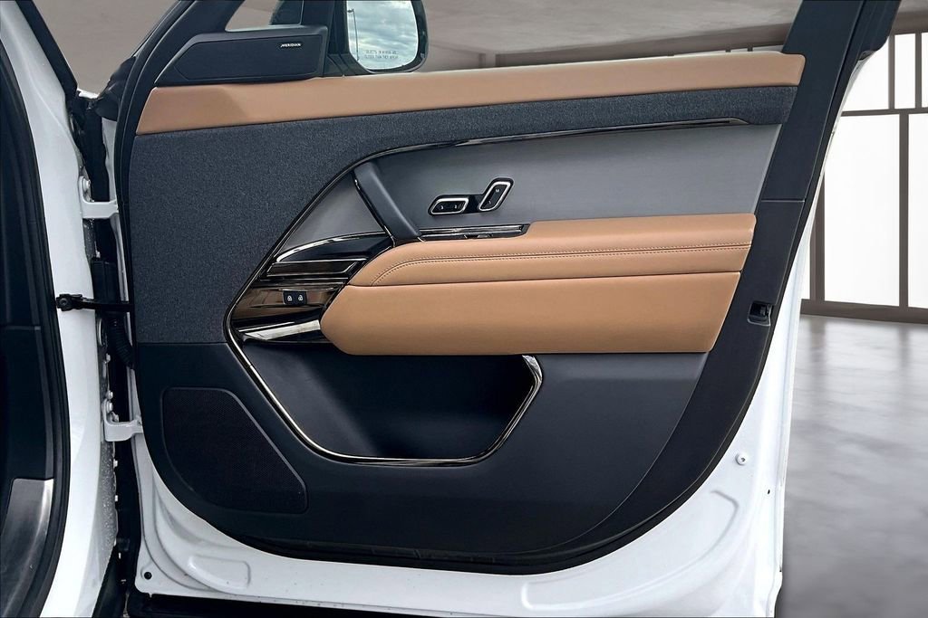 Used 2024 Land Rover Range Rover Sport SE image 19
