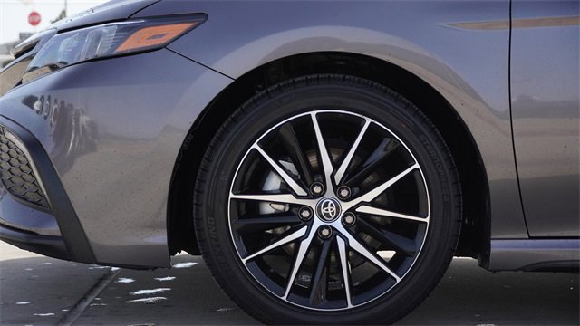 Used 2024 Toyota Camry SE image 5