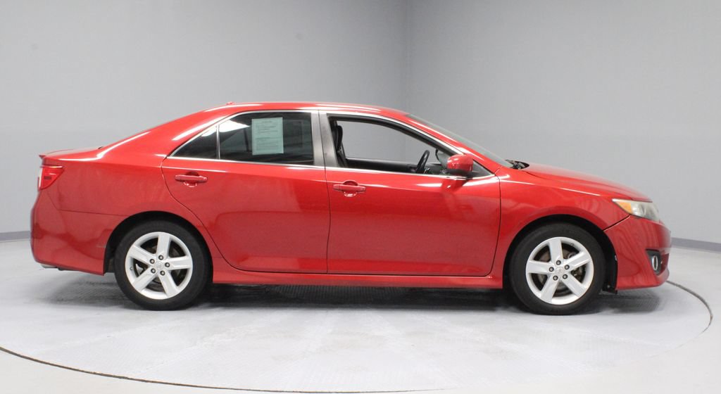Used 2012 Toyota Camry SE FWD image 7