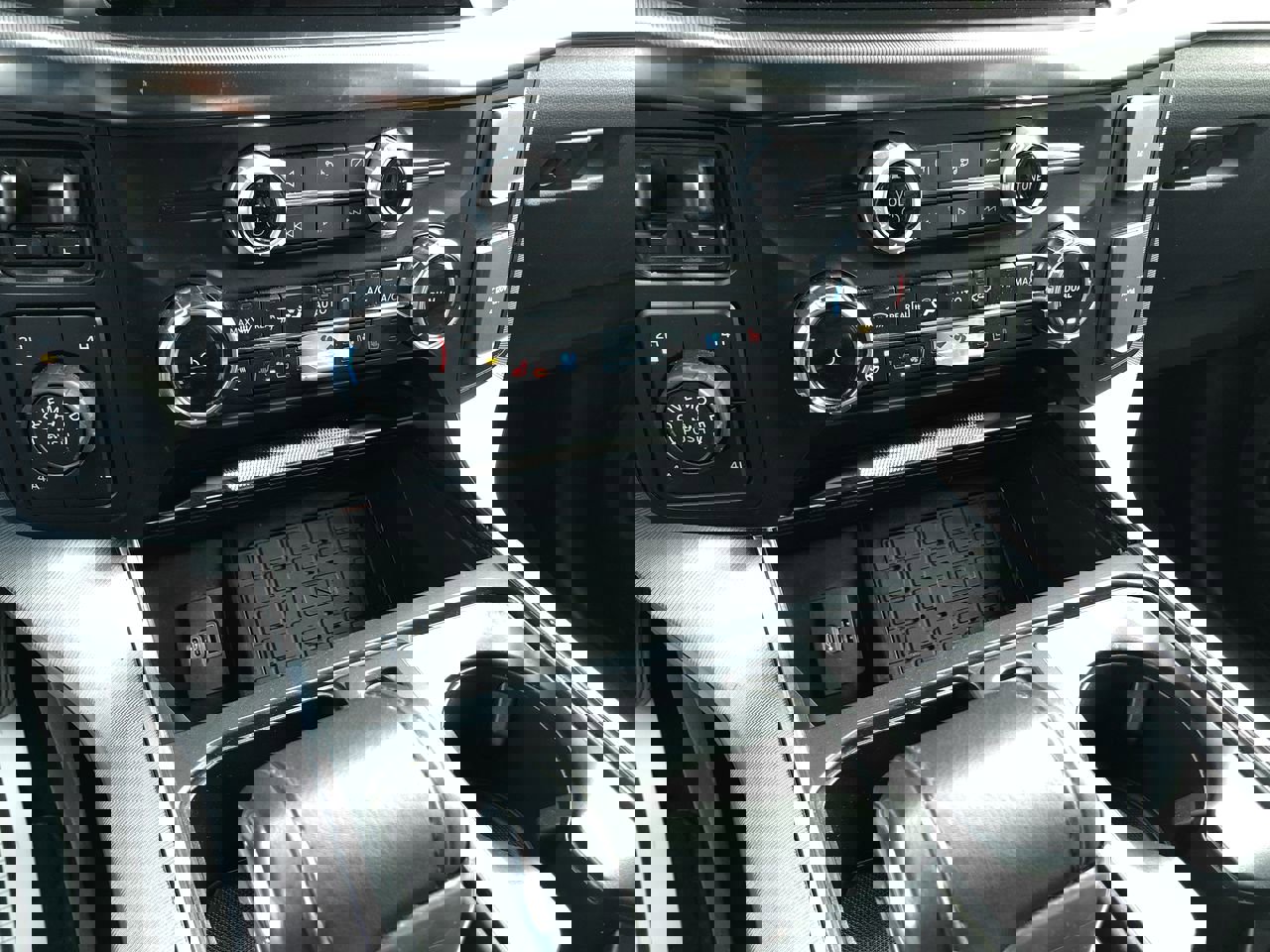 Used 2024 Ford F150 Platinum w/ FX4 Off-Road Package image 30