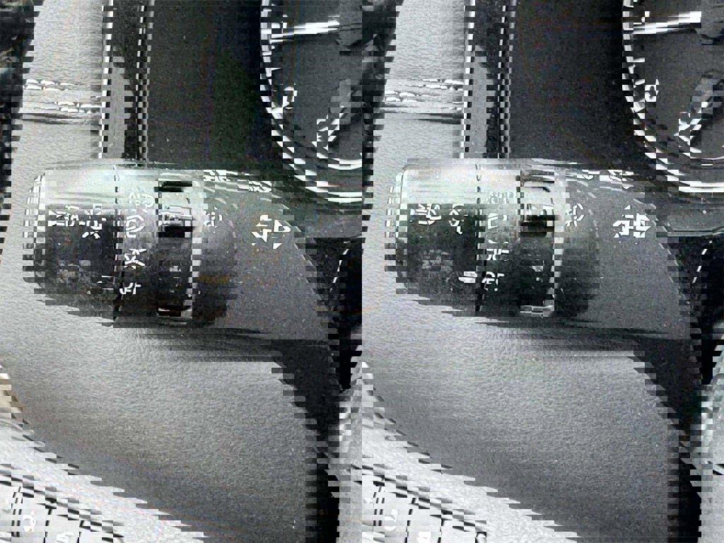 Used 2022 Nissan Pathfinder Platinum w/ Cargo Package image 23