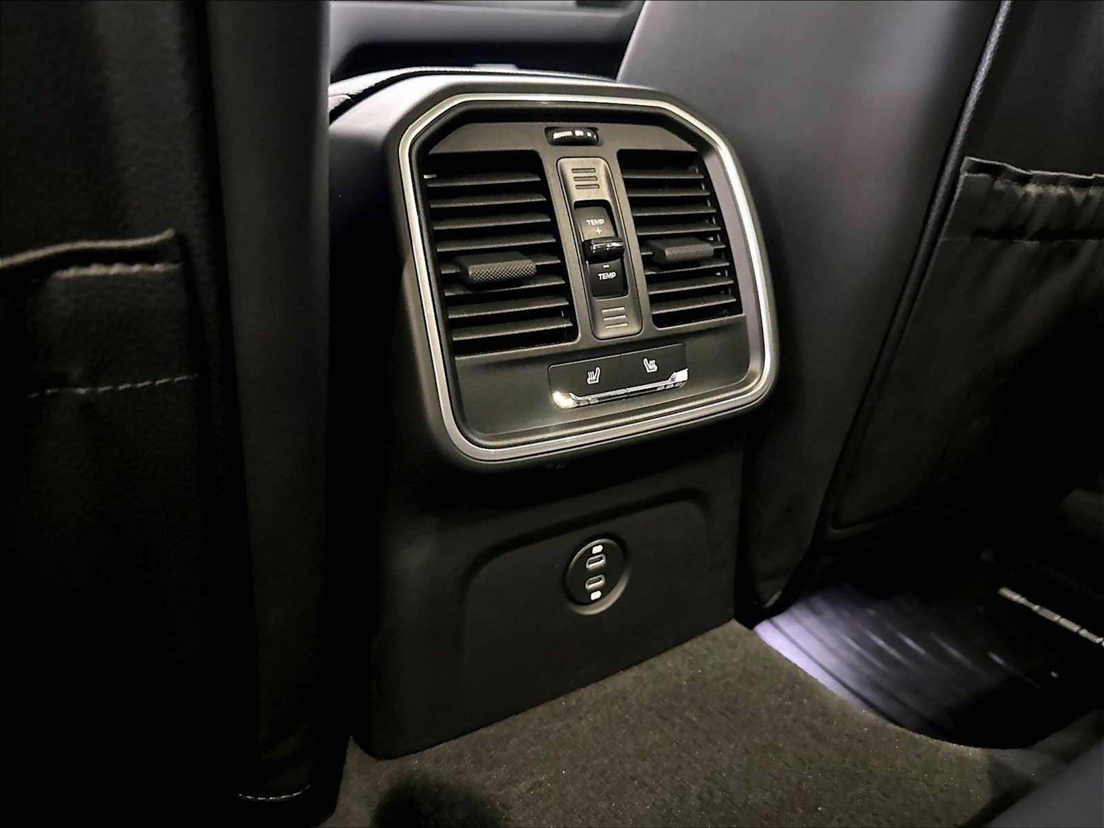 Used 2026 Porsche Macan AWD/4WD image 30