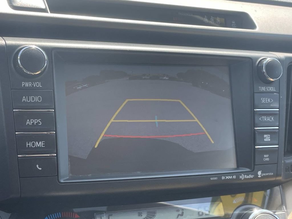 Used 2018 Toyota RAV4 XLE FWD image 19