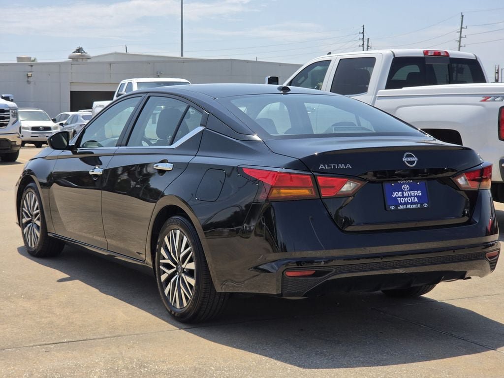 Used 2025 Nissan Altima 2.5 SV FWD image 7