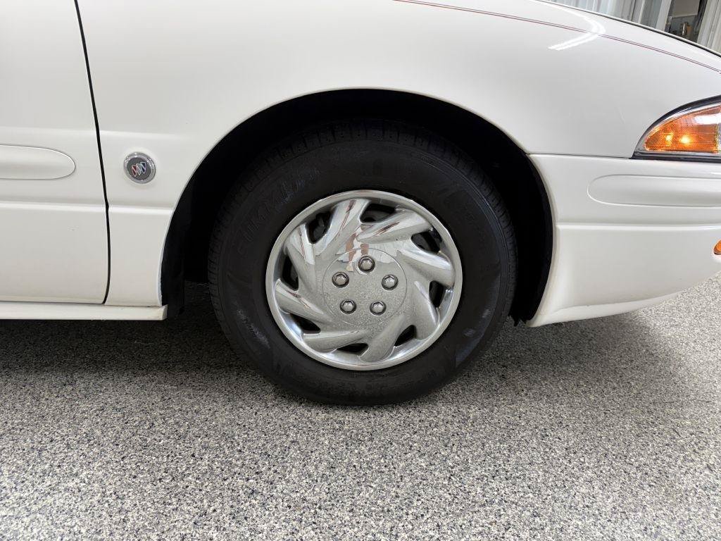 Used 2004 Buick Le Sabre Custom FWD image 36