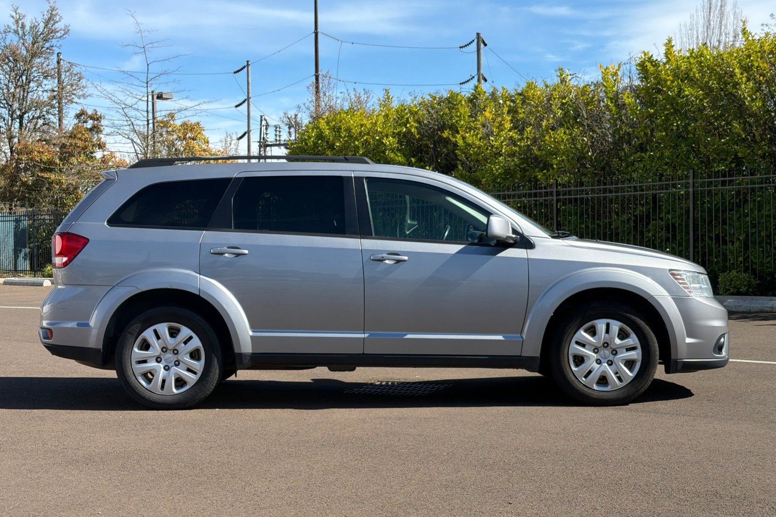 Used 2019 Dodge Journey SE w/ Premium Group image 3