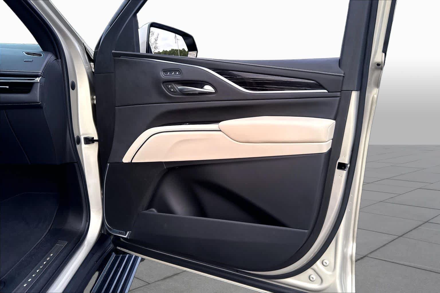 Used 2021 Cadillac Escalade Sport w/ Driver Assist Tech Package AWD/4WD image 22