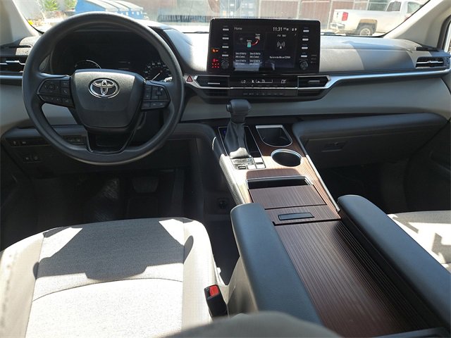 Used 2024 Toyota Sienna LE image 12