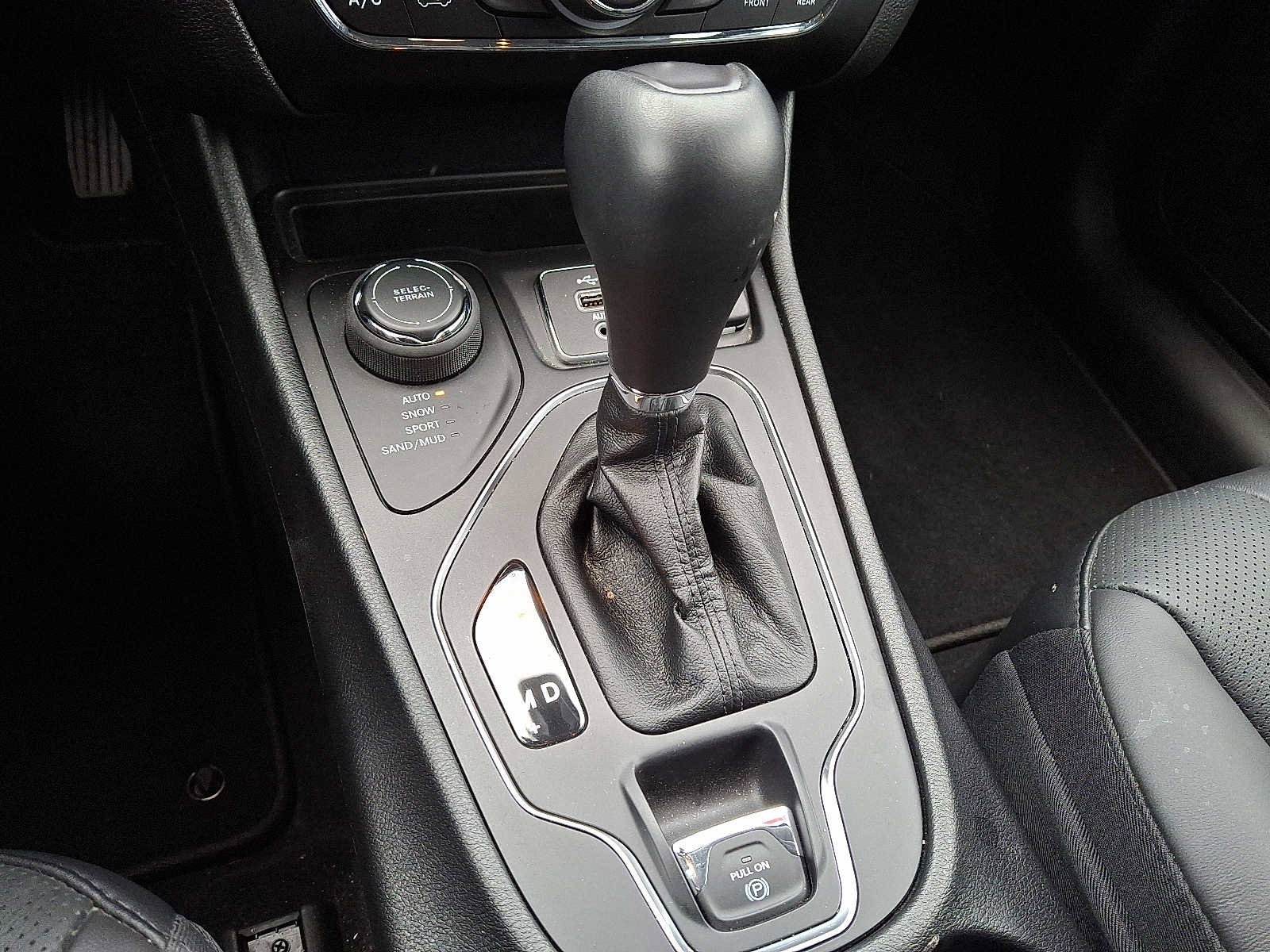 Used 2021 Jeep Cherokee Latitude Lux w/ Comfort/Convenience Group image 14