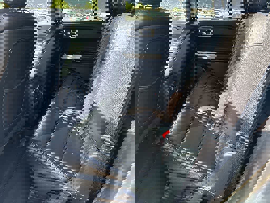 Used 2020 Ford Explorer XLT w/ Equipment Group 202A RWD image 8