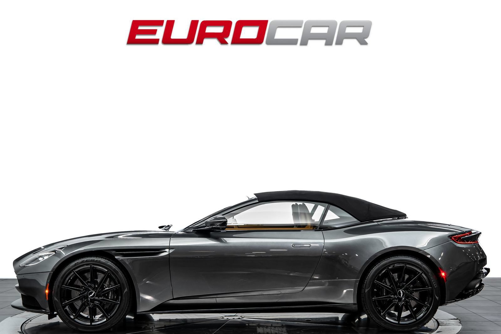 Used 2019 Aston Martin DB11 Volante RWD image 3