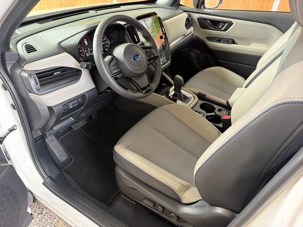 Used 2025 Subaru Forester Premium AWD/4WD image 2