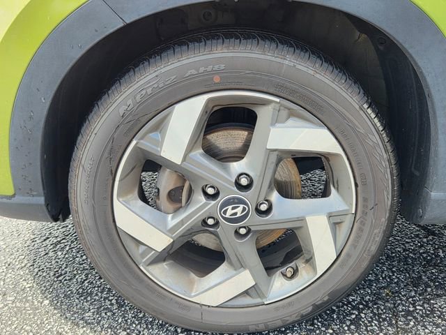 Used 2021 Hyundai Venue SEL FWD image 10