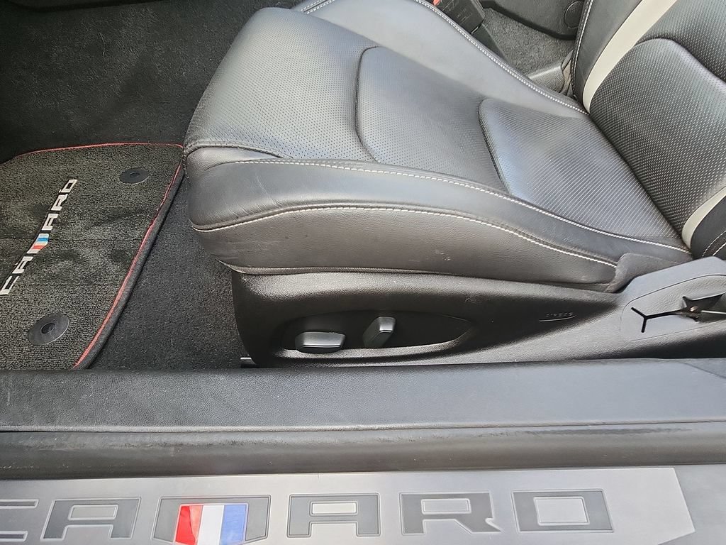 Used 2018 Chevrolet Camaro LT RWD image 16