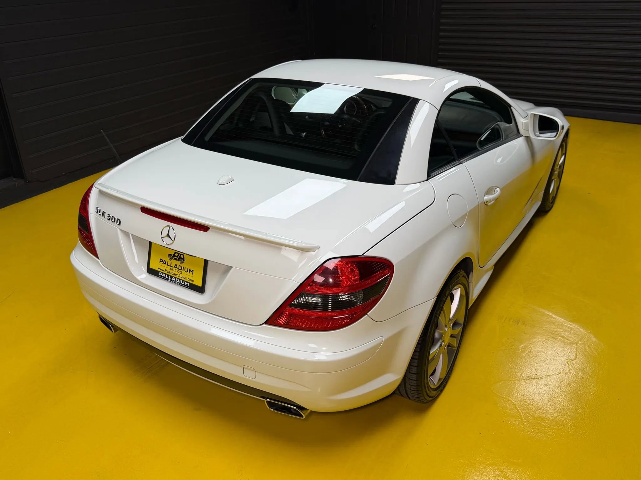 Used 2011 Mercedes-Benz SLK 300 image 41