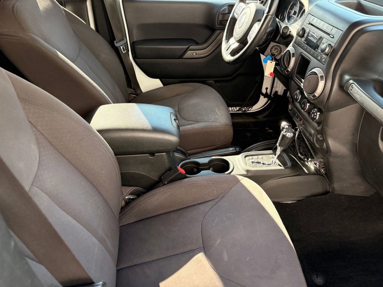 Used 2017 Jeep Wrangler Unlimited Sport w/ Connectivity Group image 26