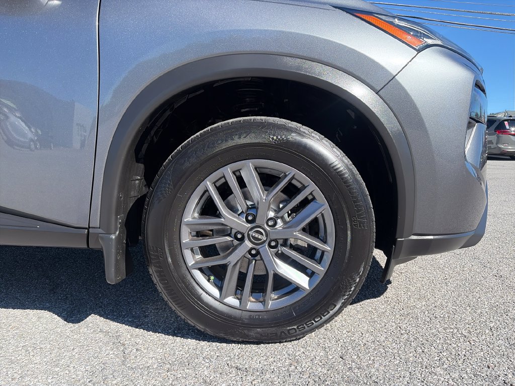 Used 2024 Nissan Rogue S AWD/4WD image 43
